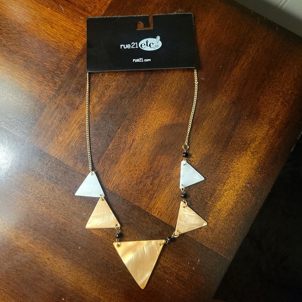 Rue 21 Necklace 5$